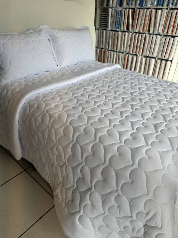 Edredom Queen – Malha 100% Algodão Coração Branco